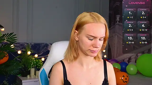 Snapshot of Ramona___ chatting on October 24, 6:10 am Ramona online show from October 24, 6:10 am