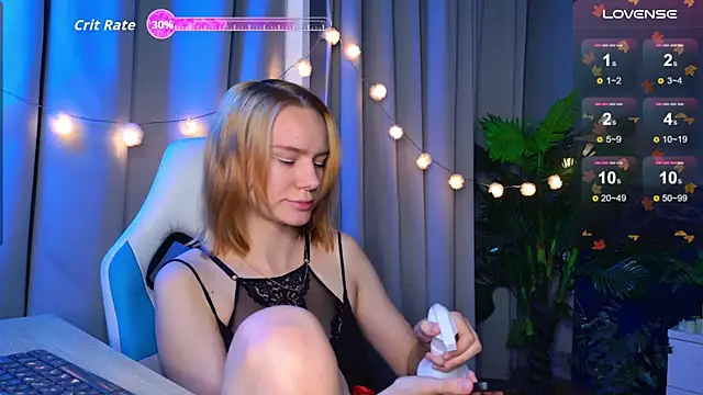 Snapshot of Ramona___ chatting on November 10, 6:23 am Ramona online show from November 10, 6:23 am