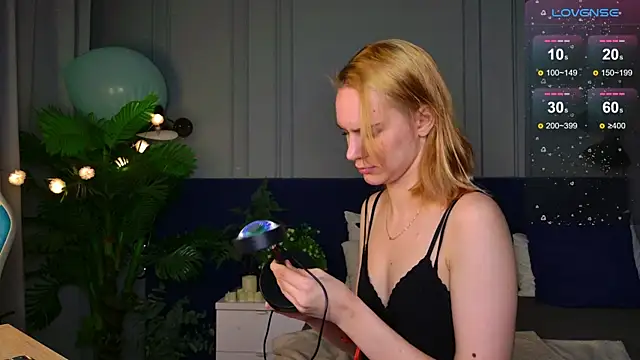 Snapshot of Ramona___ chatting on November 26, 6:14 am Ramona online show from November 26, 6:14 am