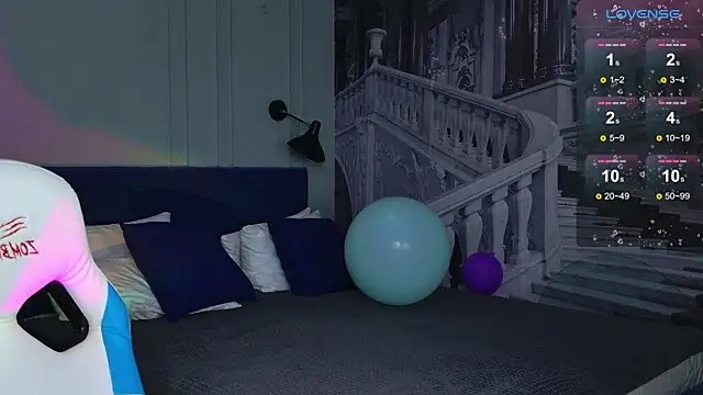 Snapshot of Ramona___ chatting on December 2, 6:19 am Ramona online show from December 2, 6:19 am