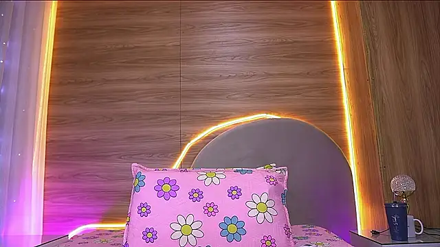 alexaa walker online show from March 11, 12:00 pm