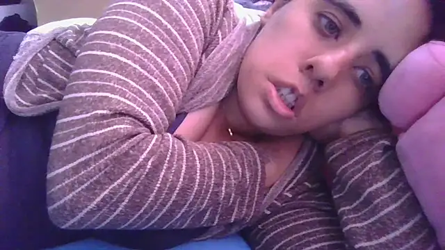 Snapshot of annarose19 chatting on January 2, 8:35 pm annarose19 online show from January 2, 8:35 pm