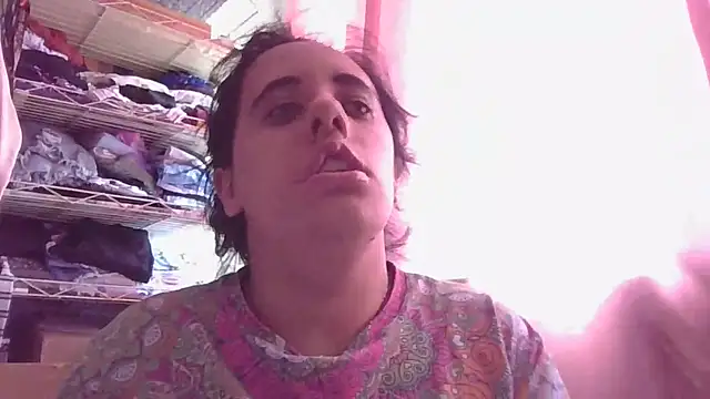 Snapshot of annarose19 chatting on January 7, 7:59 pm annarose19 online show from January 7, 7:59 pm