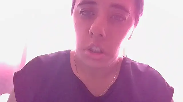 Snapshot of annarose19 chatting on January 9, 7:50 pm annarose19 online show from January 9, 7:50 pm