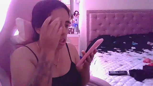 Snapshot of annarose19 chatting on January 20, 7:35 pm annarose19 online show from January 20, 7:35 pm