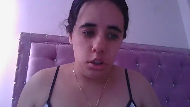 Snapshot of annarose19 chatting on January 21, 9:25 pm annarose19 online show from January 21, 9:25 pm