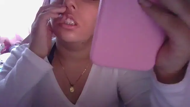 Snapshot of annarose19 chatting on January 24, 10:08 pm annarose19 online show from January 24, 10:08 pm