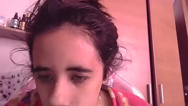 Snapshot of annarose19 chatting on January 25, 6:02 pm annarose19 online show from January 25, 6:02 pm