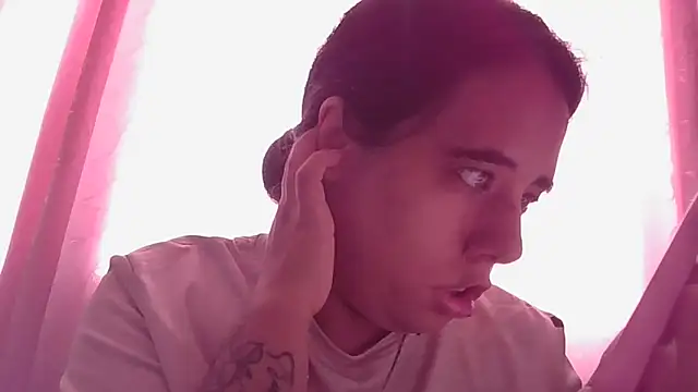 Snapshot of annarose19 chatting on January 30, 5:49 pm annarose19 online show from January 30, 5:49 pm