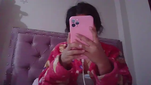 Snapshot of annarose19 chatting on February 1, 12:29 am annarose19 online show from February 1, 12:29 am