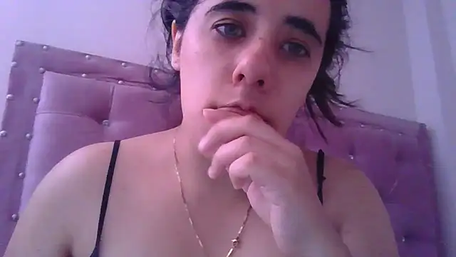 Snapshot of annarose19 chatting on February 8, 4:47 pm annarose19 online show from February 8, 4:47 pm