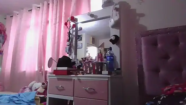 Snapshot of annarose19 chatting on February 12, 10:48 pm annarose19 online show from February 12, 10:48 pm