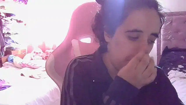 Snapshot of annarose19 chatting on February 17, 6:04 pm annarose19 online show from February 17, 6:04 pm