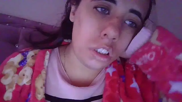 Snapshot of annarose19 chatting on March 4, 9:32 pm annarose19 online show from March 4, 9:32 pm