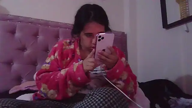 Snapshot of annarose19 chatting on March 19, 2:05 am annarose19 online show from March 19, 2:05 am