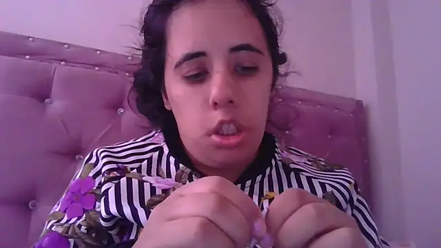 Snapshot of annarose19 chatting on March 20, 7:46 pm annarose19 online show from March 20, 7:46 pm