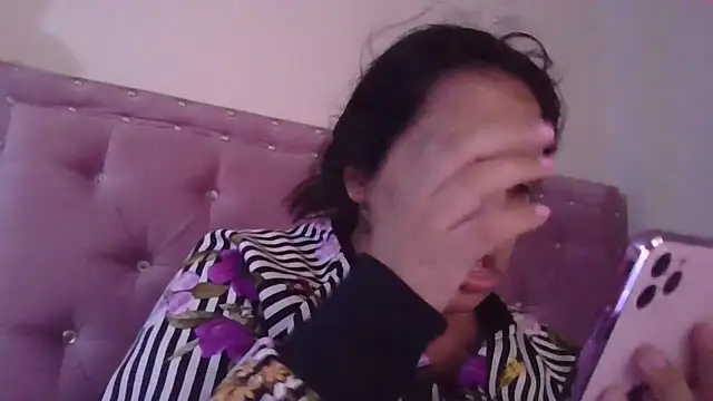 Snapshot of annarose19 chatting on March 21, 2:39 am annarose19 online show from March 21, 2:39 am