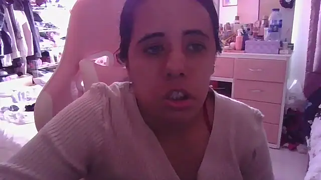 Snapshot of annarose19 chatting on October 10, 7:46 pm annarose19 online show from October 10, 7:46 pm