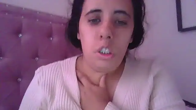 Snapshot of annarose19 chatting on October 14, 6:09 pm annarose19 online show from October 14, 6:09 pm