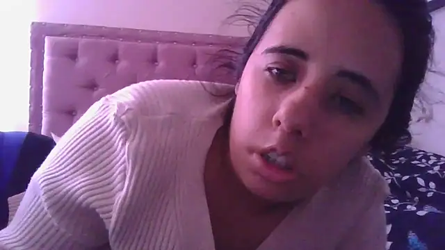 Snapshot of annarose19 chatting on October 15, 7:03 pm annarose19 online show from October 15, 7:03 pm