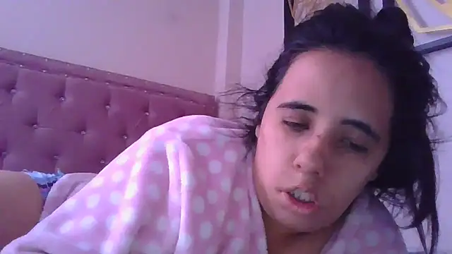 Snapshot of annarose19 chatting on October 28, 6:21 pm annarose19 online show from October 28, 6:21 pm