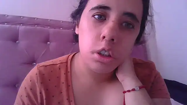 Snapshot of annarose19 chatting on November 5, 5:35 pm annarose19 online show from November 5, 5:35 pm