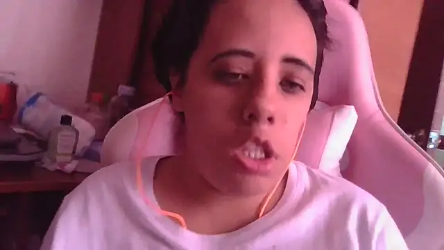 Snapshot of annarose19 chatting on November 22, 5:56 pm annarose19 online show from November 22, 5:56 pm