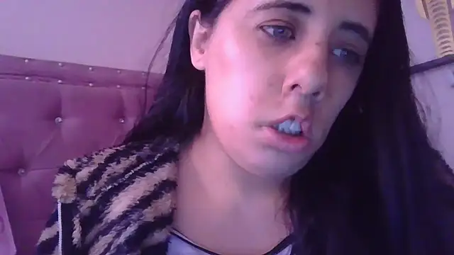 annarose19 online show from January 15, 8:45 pm