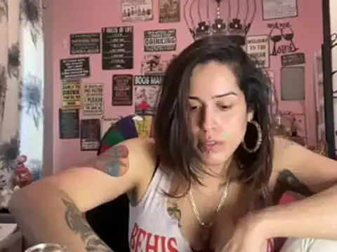 Snapshot of latinacubana chatting on January 30, 1:31 pm latinacubana online show from January 30, 1:31 pm