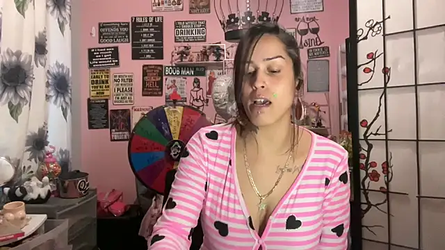 Snapshot of latinacubana chatting on January 30, 10:41 pm latinacubana online show from January 30, 10:41 pm