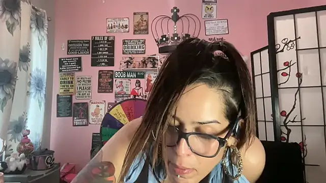 Snapshot of latinacubana chatting on February 5, 8:46 pm latinacubana online show from February 5, 8:46 pm