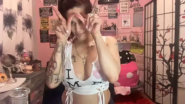 Snapshot of latinacubana chatting on March 22, 11:21 am latinacubana online show from March 22, 11:21 am