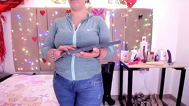 Snapshot of Zaly_mature chatting on November 16, 12:38 am Zaly mature online show from November 16, 12:38 am