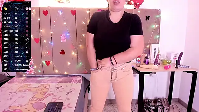 Snapshot of Zaly_mature chatting on December 4, 1:26 am Zaly mature online show from December 4, 1:26 am