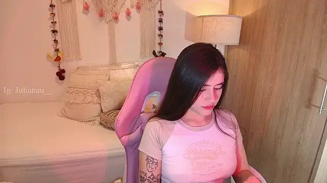 iriswest  online show from February 4, 11:42 pm