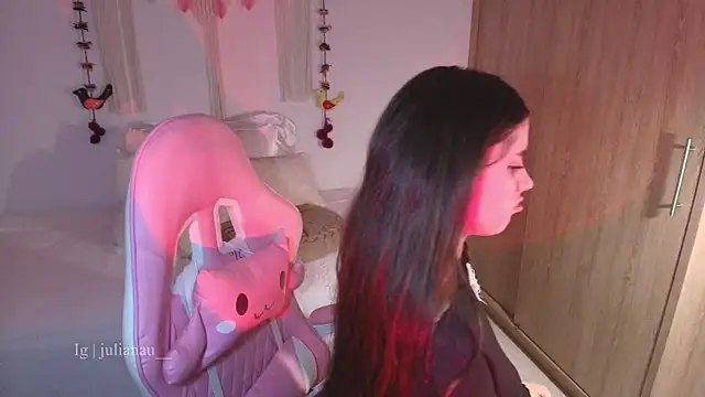 iriswest  online show from March 10, 12:26 am