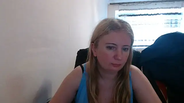 Snapshot of PeterAndJen chatting on June 27, 5:56 am PeterAndJen online show from June 27, 5:56 am