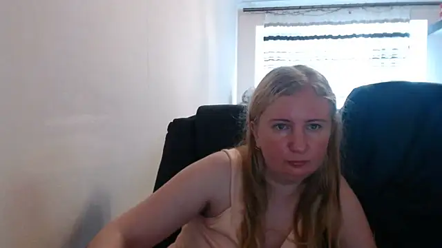 Snapshot of PeterAndJen chatting on June 30, 4:19 pm PeterAndJen online show from June 30, 4:19 pm