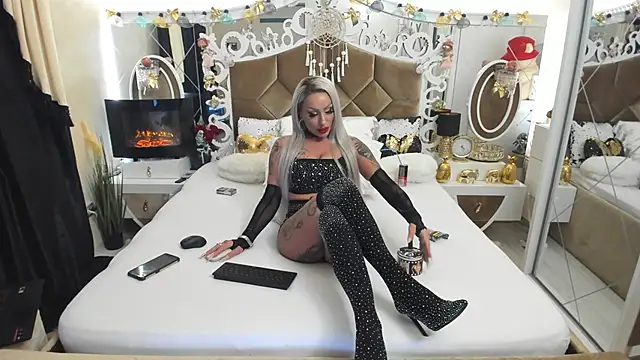 Snapshot of hotgirlsmoking_69xxx chatting on December 15, 2:27 pm hotgirlsmoking 69xxx online show from December 15, 2:27 pm