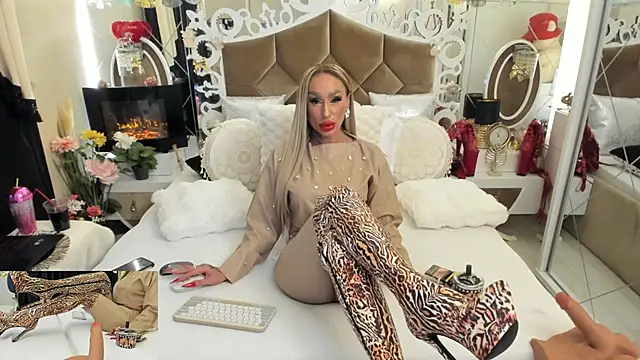 Snapshot of hotgirlsmoking_69xxx chatting on October 23, 2:38 pm hotgirlsmoking 69xxx online show from October 23, 2:38 pm