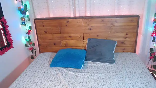 NikkieMilky online show from March 10, 4:06 am