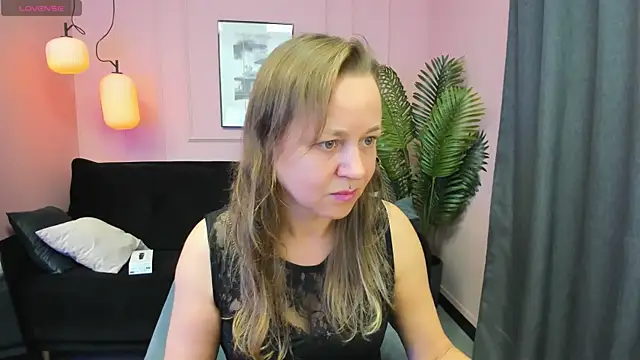 Snapshot of GabrielGold chatting on November 6, 8:43 pm GabrielGold online show from November 6, 8:43 pm