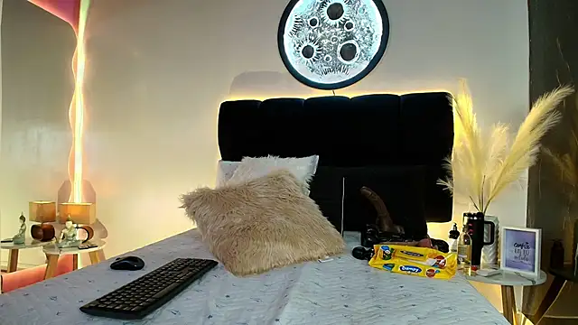 lorrayne  online show from March 26, 12:22 pm