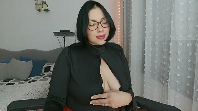 Snapshot of diosa_cadenas chatting on February 28, 7:37 pm diosa cadenas online show from February 28, 7:37 pm