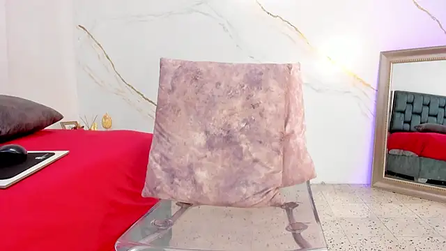 IsiisLovei online show from December 19, 12:34 pm