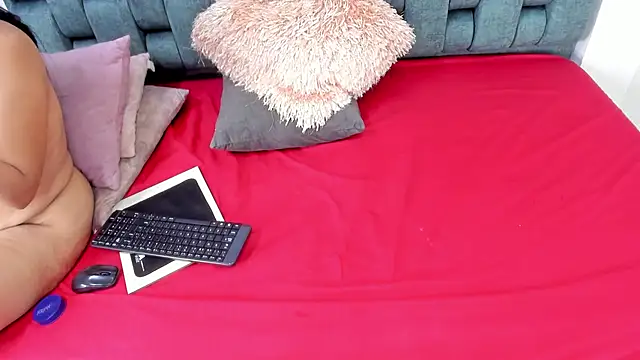 IsiisLovei online show from December 20, 12:01 pm