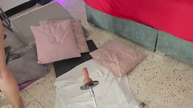 IsiisLovei online show from March 21, 3:15 pm