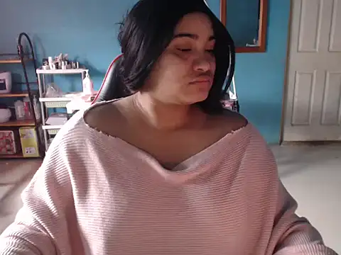 Hilarybunnyy online show from June 13, 6:39 pm