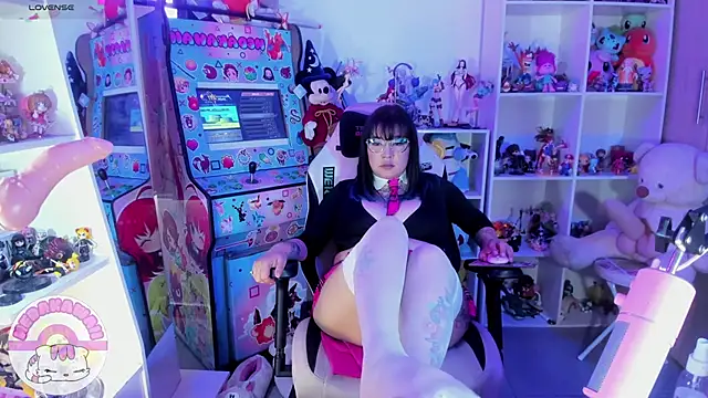 Snapshot of meda_kawaii_ chatting on February 2, 9:02 pm meda kawaii online show from February 2, 9:02 pm