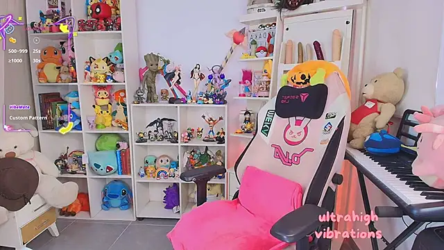 Snapshot of meda_kawaii_ chatting on October 31, 4:52 pm meda kawaii online show from October 31, 4:52 pm